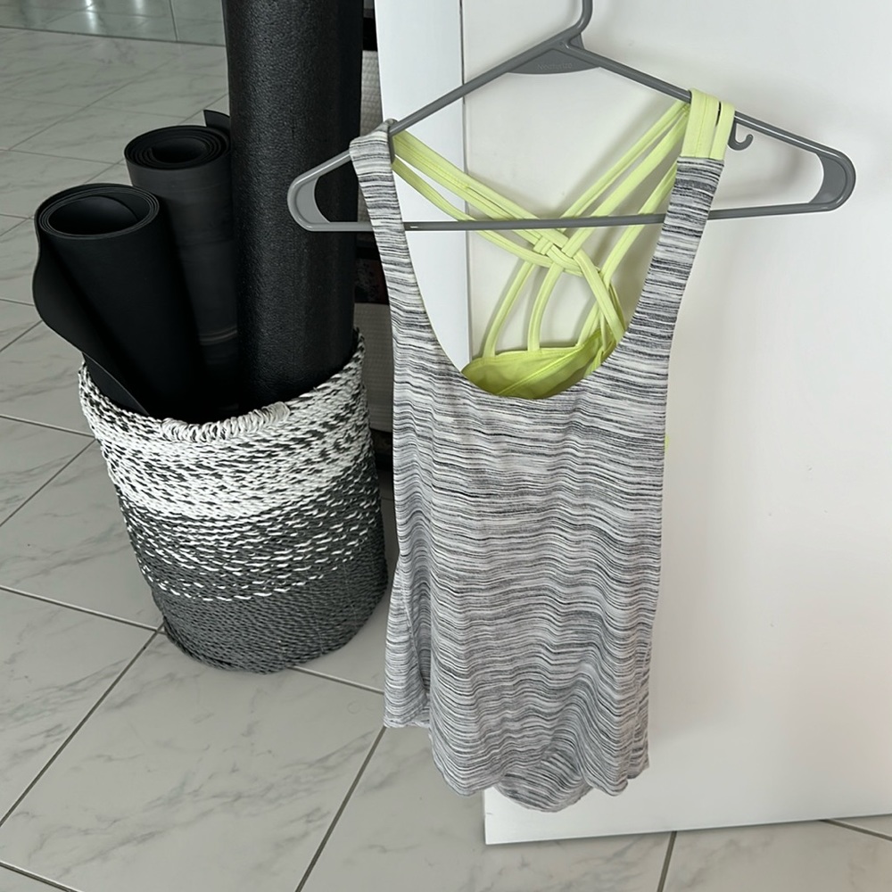 Lululemon Tank Top w Built in Bra